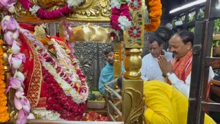 डिप्टी सीएम केशव प्रसाद मौर्य ने मां विंध्यवासिनी का किया दर्शन पूजन।