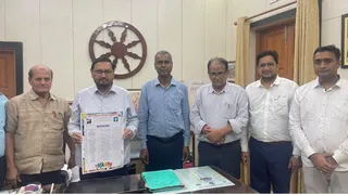 खेल एवं सांस्कृतिक प्रतियोगिताओं का कैलेंडर जारी करते कुलपति प्रो. संजय कुमार चौधरी। सौ. वि.।