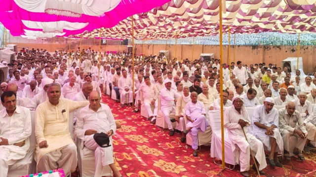 लोनी विधायक के समर्थन में 36 बिरादरी, विरोध में कसाना गोत्र 12 गांवों की महापंचायत
