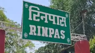 तकनीक की लत से जूझ रहे किशोरों में सामाजिक दूरी और नींद की समस्या।