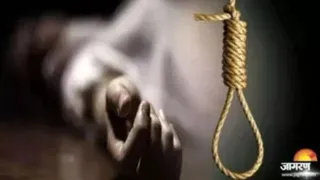 ब्लैकमेल से परेशान छात्रा ने लगाई फांसी।