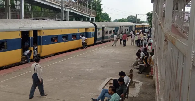 दिल्ली-हावड़ा रूट पर कानपुर देहात में ट्रैक पर क्रैक, 1 घंटे 25 मिनट प्रभावित रहा ट्रेनों का संचालन