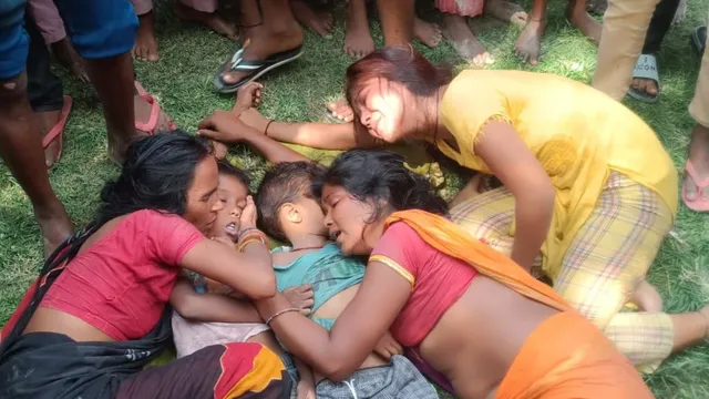 अररिया में मिट्टी के टीले में दब गए 4 मासूम; 2 बच्चों की मौत से कोहराम, परिजनों का हंगामा, एनएच-27 पर चक्का जाम
