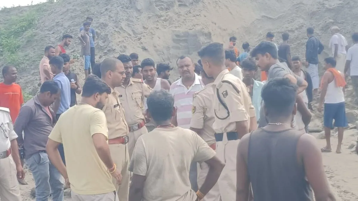 araria illegal mining two children die in embankment collapse (2)