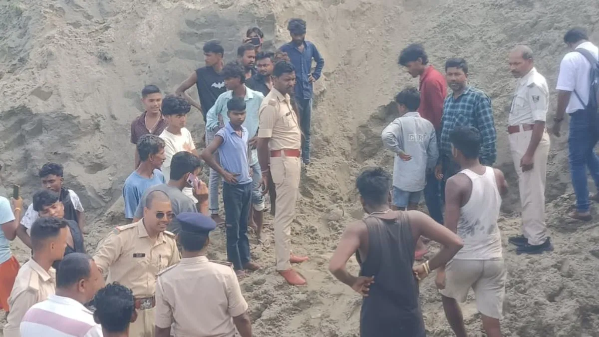araria illegal mining two children die in embankment collapse (3)