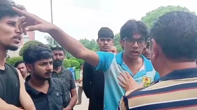 बीएचयू में ब‍िरला छात्रावास के छात्र हुए आक्रोश‍ित, उपचार में लापरवाही और छात्रों के साथ दुर्व्यवहार का आरोप
