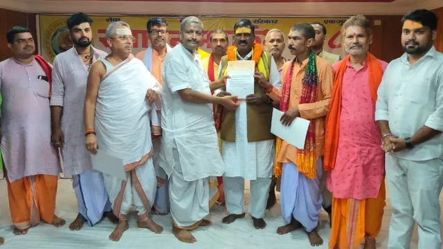 मुजफ्फरपुर सनातन महाकुंभ में पुरोहितों के लिए संरक्षण आयोग और पेंशन की मांग