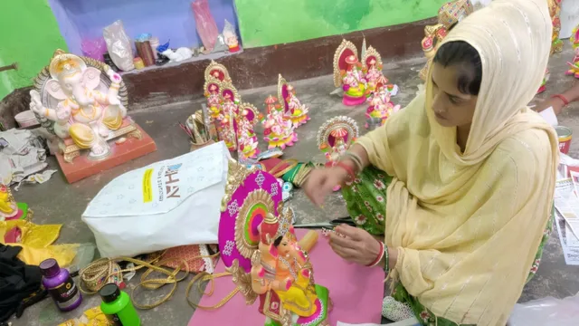 हरदोई: बप्पा के स्वागत को तैयार कुम्हार परिवार, 6 इंच से 3 फीट तक की गणेश प्रतिमाएं बना रहे कारीगर
