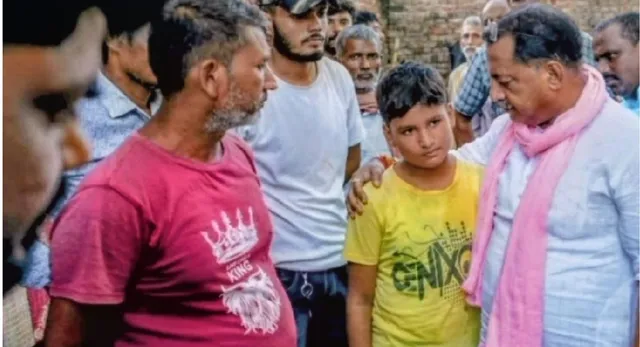 कुशीनगर में ट्रक हादसे ने छीना पिता का साया, 3 बेसहारा बच्चों के सहारा बने CM योगी के विधायक पीएन पाठक
