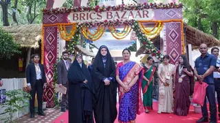 प्रधानमंत्री संग्रहालय और ब्रिक्स बाजार पहुंचीं ईरानी राष्ट्रपति की बेटी