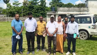 स्टेडियम निर्माण की प्रशासनिक स्वीकृति मिलने के बाद अंचल अधिकारी ने परिसर का जायजा लिया।