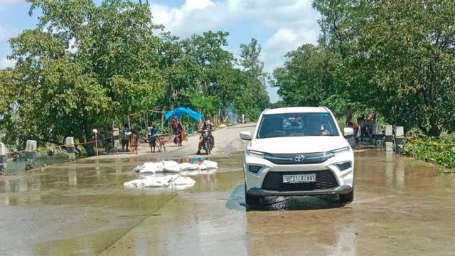 पलिया-दुधवा मार्ग पर यातायात बहाल, रपटा पुल से बड़े वाहनों की आवाजाही शुरू
