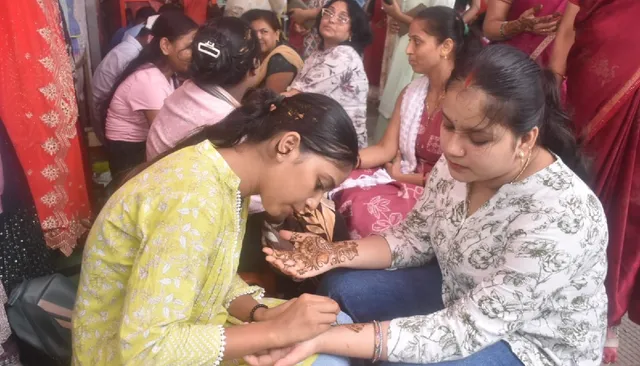 HartalikaTeej: पिया के नाम रची मेहंदी से महके जमशेदपुर के बाजार, आज सुहागिनें रखेंगी 24 घंटे का निर्जला व्रत