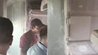 ट्रेन के कोच में फैला धुआं
