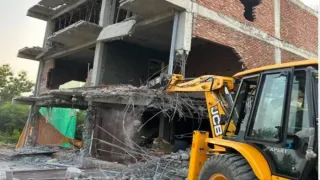 दिल्ली में अवैध निर्माण में तोड़फोड़। जागरण