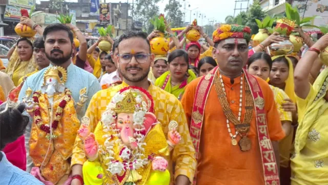 बरसते फूल, गूंजते नगाड़े: चंदौसी की सड़कों पर उतरा आस्था का समंदर, बप्पा की भक्ति में थमा शहर
