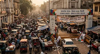 ब्रिक्स सम्मेलन समाप्त होते ही कनॉट प्लेस में अवैध रेहड़ी-पटरी वाले और भिखारी लौट आए। (एआई जेनरेटेड इमेज)
