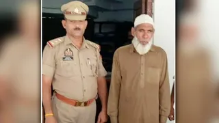 पुलिस द्वारा बेटी की हत्या के आरोप में गिरफ्तार हबीब अहमद। जागरण