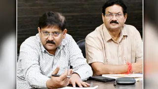 जागरण विमर्श में मुख्य नगर नियोजक अजय कुमार सिंह व अवर तकनीकी अभियंता राकेश शर्मा जागरण