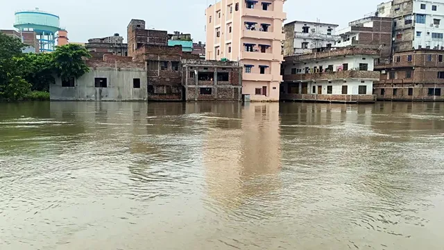 बिहार के 15 जिलों में बाढ़ का कहर, 50 लाख लोग प्रभावित; उफान पर नदियां
