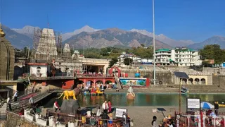 शारदीय नवरात्रों के लिए चामुंडा धाम में कड़ी सुरक्षा और व्यापक तैयारियां।