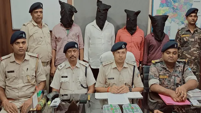 देवघर में सिनेमा हॉल के अंदर कारोबारी के बेटे से रंगदारी की दबंगई, हथियार के साथ चार गिरफ्तार
