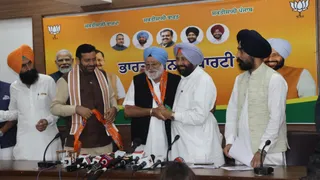 पंजाब चुनाव से पहले अकाली दल को झटका, प्रकाश बादल के चचेरे भाई भाजपा में शामिल।