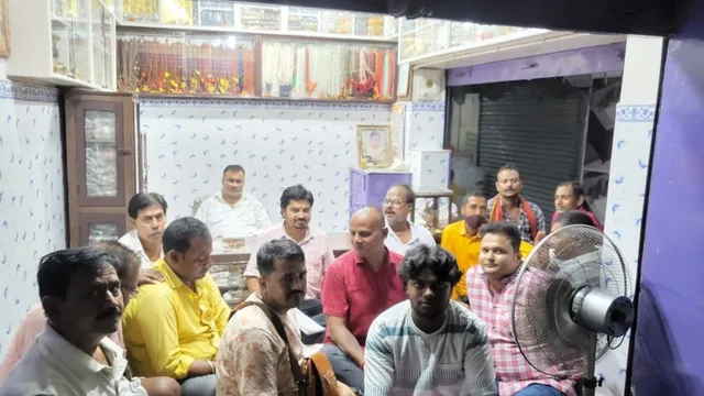 West Champaran : दक्षिण भारतीय मंदिर की तर्ज पर सजेगा पंडाल, चलंत प्रतिमा बढ़ाएगी दुर्गा पूजा का आकर्षण
