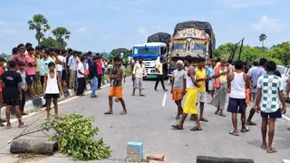 हादसे के बाद आरा-बक्सर फोरलेन जाम। जागरण