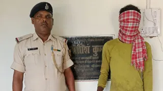पुलिस की गिरफ्त में आरोपी। (जागरण)
