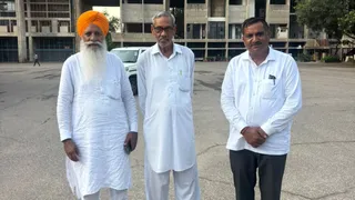 सीएस अमनीत कुमार से मिले चढ़ूनी। फोटो जागरण