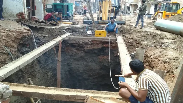 वाराणसी दालमंडी में सीवर लाइन बिछाने का काम शुरू, भूमिगत पाइपलाइन डालने की तैयारी, जल्‍द बनेगी सड़क
