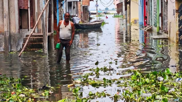 उन्नाव में गंगा का जलस्तर खतरे से 10 सेंटीमीटर ऊपर, 26 मोहल्लों में भरा बाढ़ का पानी
