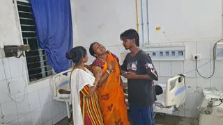 छात्र की मौत के बाद रोते-बिलखते परिजन। (जागरण)