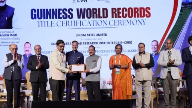 ना खुदाई ना खनन! स्टील के कचरे से बन गई 1.85 KM लंबी सड़क, गिनीज रिकॉर्ड में छाई जिंदल स्टील
