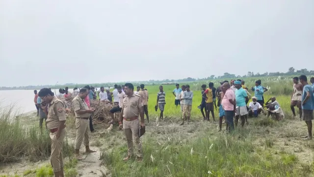 लखीमपुर में घाघरा नदी में नहाते समय तीन किशोरियां बहीं, एक को बचाया और दो की तलाश जारी
