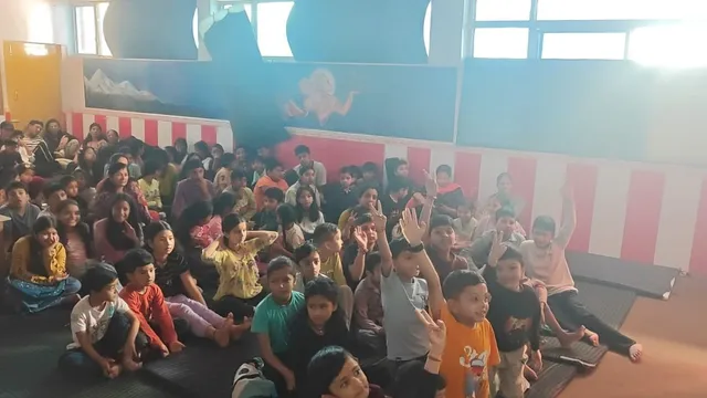 लोहाघाट के हनुमान मंदिर में 'हनुमान अंश' फिल्म का प्रदर्शन, युवाओं को मिला प्रेरणा का संदेश
