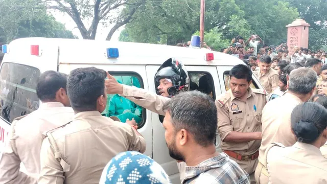 मथुरा: रॉन्ग साइड से आई टूरिस्ट बस ने एक्टिवा सवार को कुचला, मौत के बाद वृंदावन मार्ग पर चक्काजाम