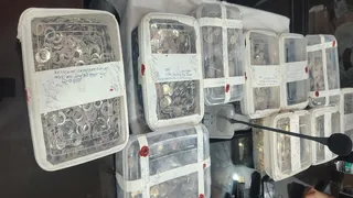 आरोपितों से बरामद अधबने सिक्के। जागरण