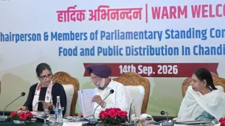 संसदीय समिति की बैठक में मौजूद सांसद सुखजिंदर रंधावा।