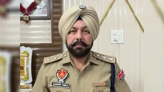 लाइब्रेरियन ने जहरीला पदार्थ निगल दी जान, वीडियो में सुपरिंटेंडेंट पर लगाए आरोप।