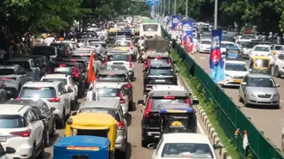 चंडीगढ़ में सेक्टर 15 पंजाब कांग्रेस भवन के पास मध्यमार्ग में लगा जाम। फोटो: संजय घिल्डियाल