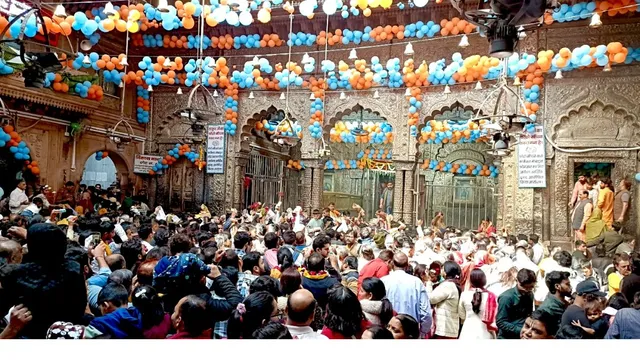 बांकेबिहारी मंदिर की गलियां होंगी रोशन, एचडीएफसी बैंक ने दीं 200 सोलर लाइटें
