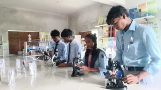 लोहरदगा के पीएम श्री बिटपी स्कूल में 12 की जगह 6 शिक्षक
