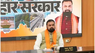 बाढ़ पीड़ित परिवारों के खाते में राशि हस्तांतरित करते मुख्यमंत्री सम्राट चौधरी, साथ में डिप्टी सीएम विजय कुमार चौधरी व अन्य। वीडियो ग्रैब
