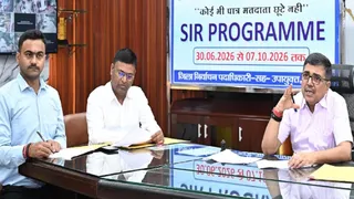 जियाडा की बैठक करते बोकारो के उपायुक्त अजय नाथ झा। (फोटो साैजन्य)