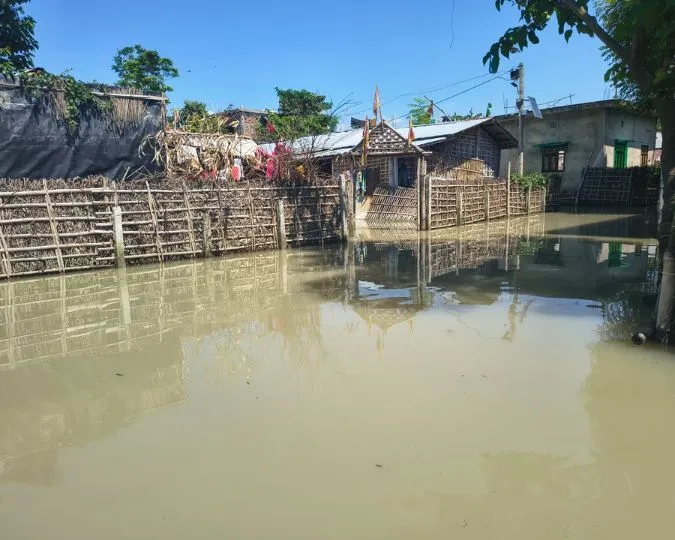 Katihar Flood Crisis Barari Block Submerged Life on Boats (5)