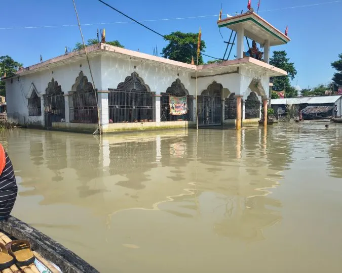 Katihar Flood Crisis Barari Block Submerged Life on Boats (6)