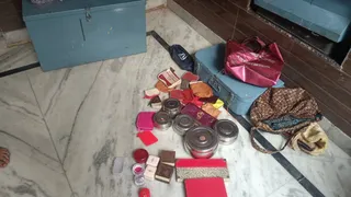 गोपऊ में चोरी की वारदात के बाद घर में बिखरा पड़ा सामान।
