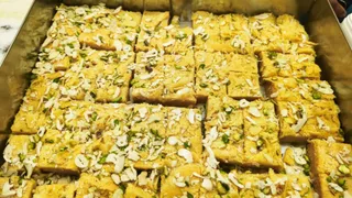 मैनपुरी में तैयार सोनपपड़ी।